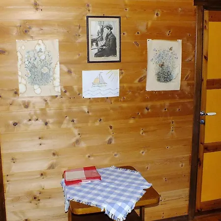 5 Person In Nyaraló *
